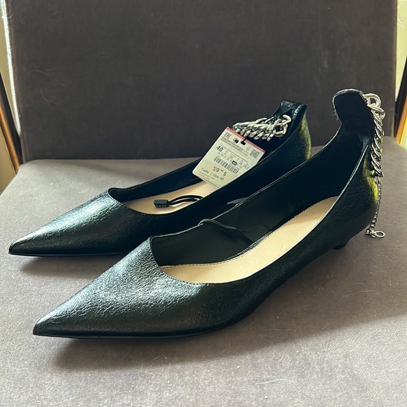 Zara Flat Shoe - Picture 2 of 3